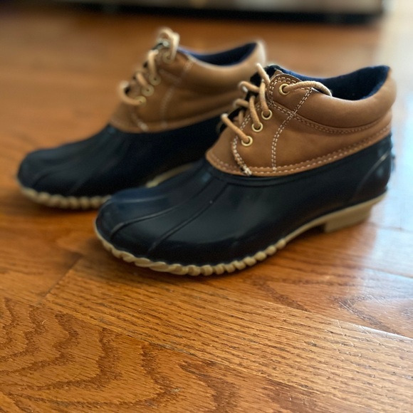 Tommy Hilfiger Women’s size 6 rain/snow boots - Picture 1 of 3
